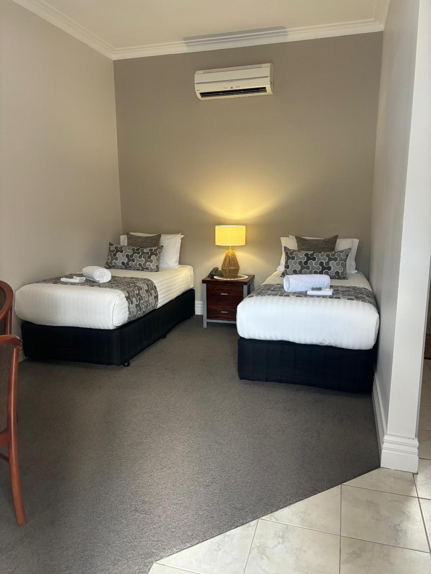 Silver Haven Motor Inn Брокен-Хилл Экстерьер фото